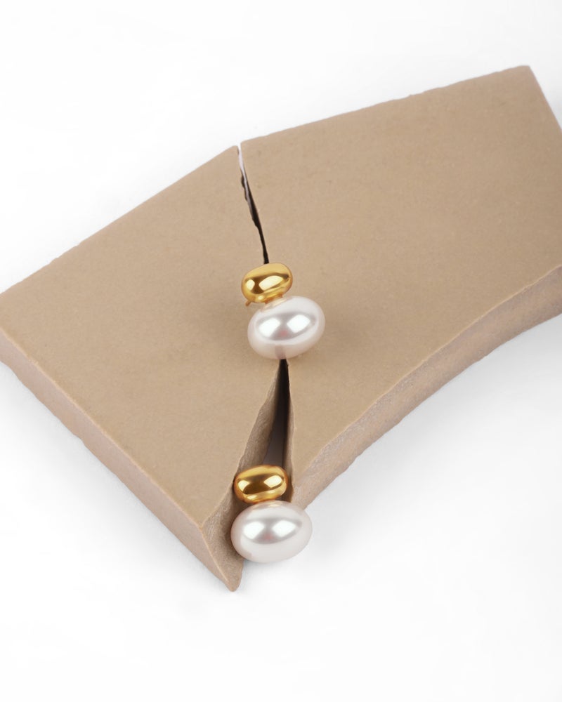 TAAHIRA Sasha Pearl Stud Earrings - Image 2